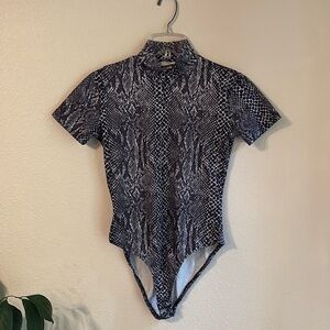 Vintage 90’s Snakeprint Turtleneck Bodysuit Stretch Size Small